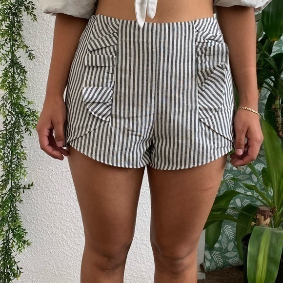 Line & Dot shorts - Picture 1 of 8